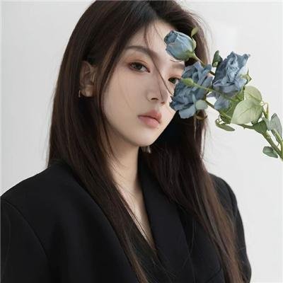 爱长颈鹿的女人 封面